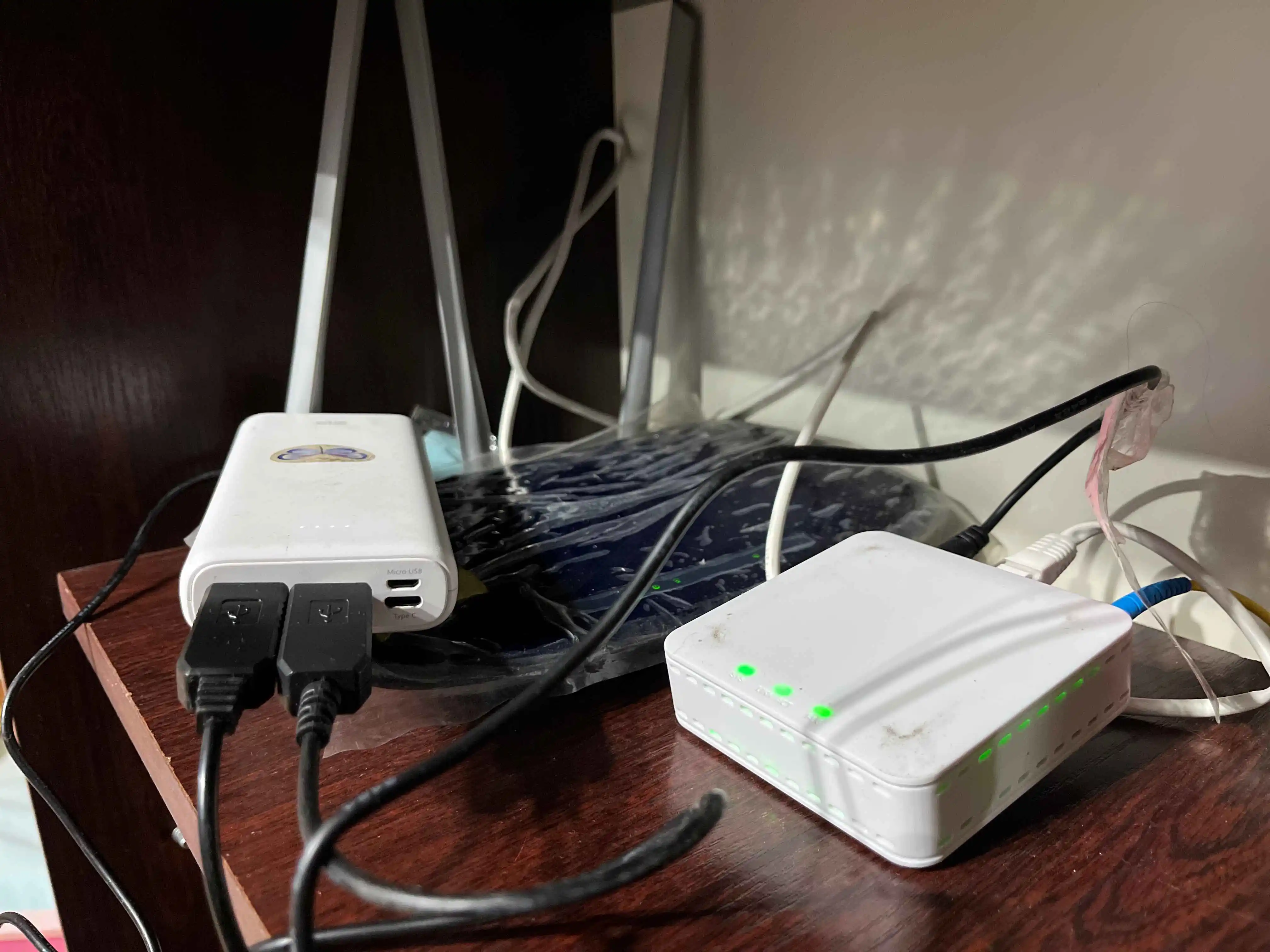 Router powered by power bank setup